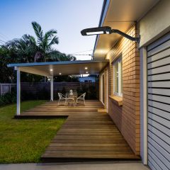Costway Luz Solar 60 LED de Exterior  con Mando y 3 Modalidades para Jardín Patio Garaje Negro 54 x 12 x 5 cm 