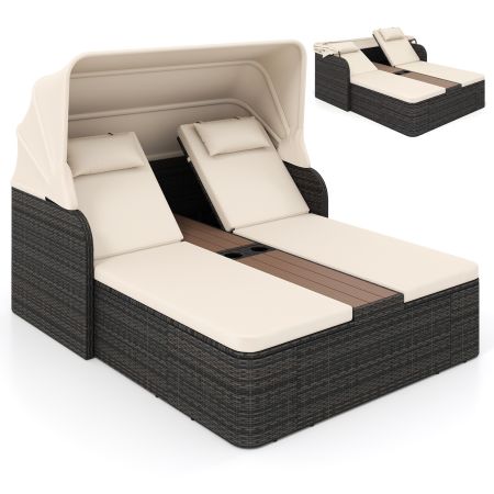 Cama doble de ratán con sombrilla retráctil y respaldos ajustables, ideal para jardín o piscina, en color beige.