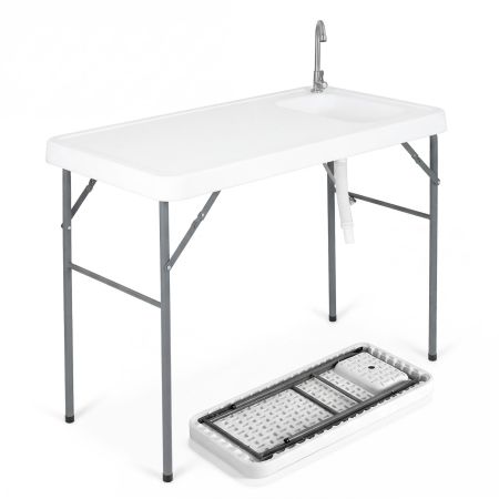 Mesa plegable de camping con fregadero integrado, grifo giratorio y patas de metal, ideal para limpiar pescado al aire libre.