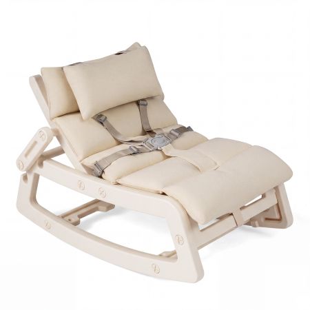 Silla mecedora para niños con respaldo ajustable, cojín extraíble y arnés de seguridad, ideal para leer y jugar.
