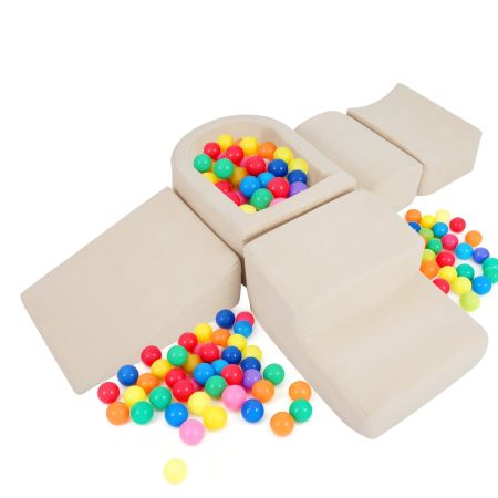 Combinación de bloques de escalada y piscina de pelotas