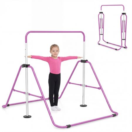 Pequeño gimnasta en barra horizontal ajustable